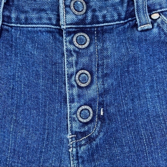 TOMMY HILFIGER Y2K High Waisted Mom Shorts in Medium Wash Size 8 - Picture 4 of 10